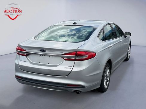 Used 2017 Ford Fusion SE image 5