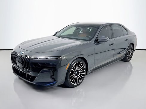 Used 2026 BMW 760i xDrive AWD/4WD image 3
