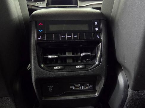 Used 2023 Jeep Grand Cherokee L Limited w/ Black Appearance Package AWD/4WD image 35