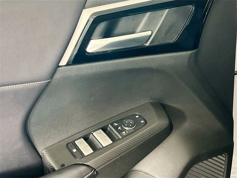 Used 2023 Mitsubishi Outlander SE image 18