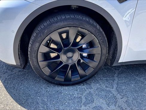 Used 2022 Tesla Model Y Long Range AWD/4WD image 8