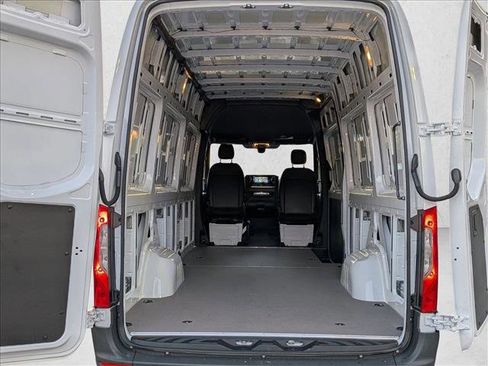 Used 2025 Mercedes-Benz Sprinter 2500 image 18