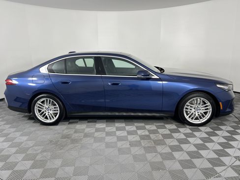 Used 2025 BMW 530i xDrive w/ Premium Package AWD/4WD image 14