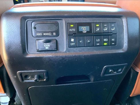 Used 2017 Toyota Sequoia Platinum RWD image 35