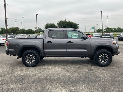 Used 2021 Toyota Tacoma TRD Off-Road w/ Technology Package AWD/4WD image 4