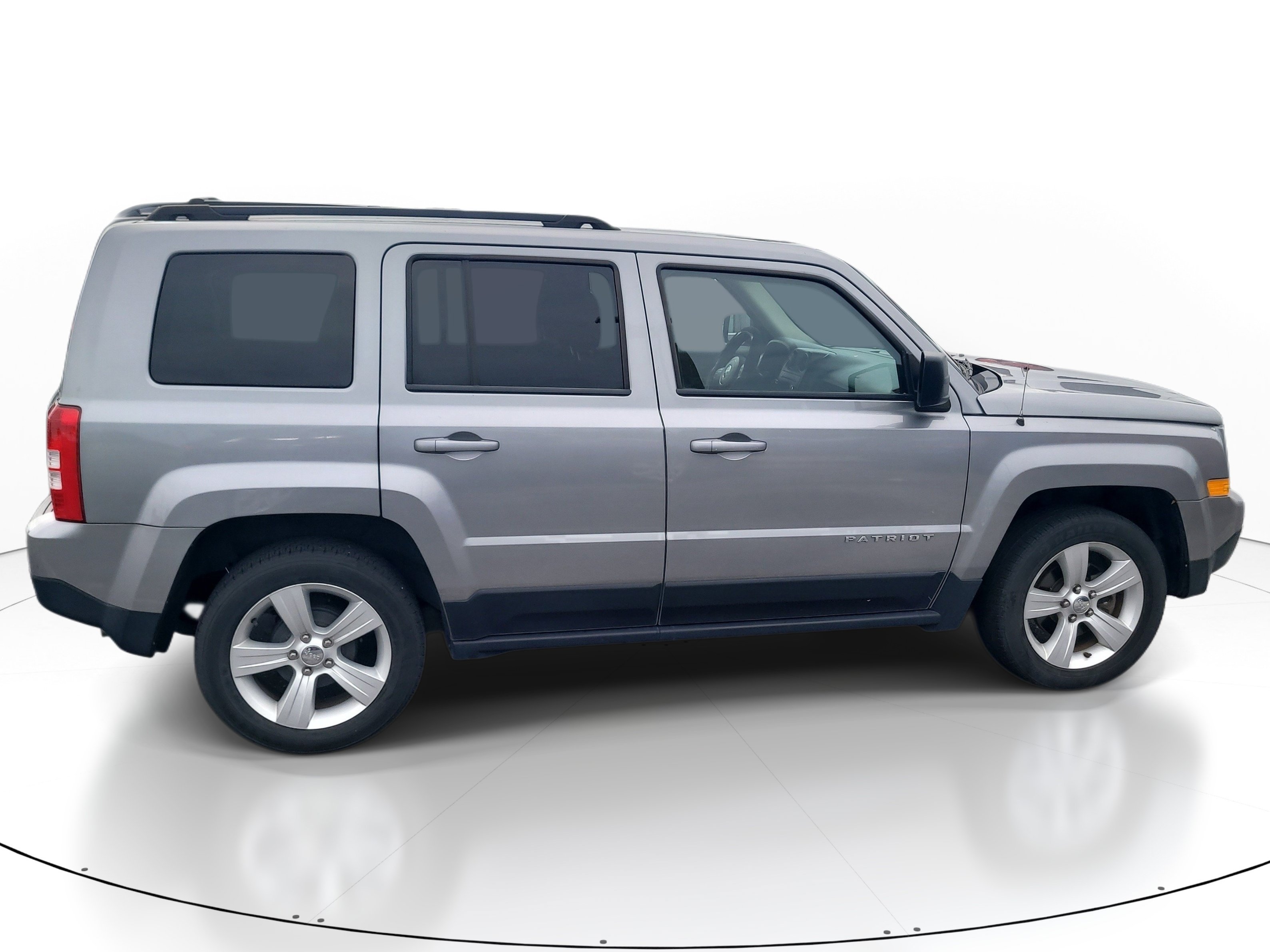 Used 2016 Jeep Patriot Latitude FWD image 7