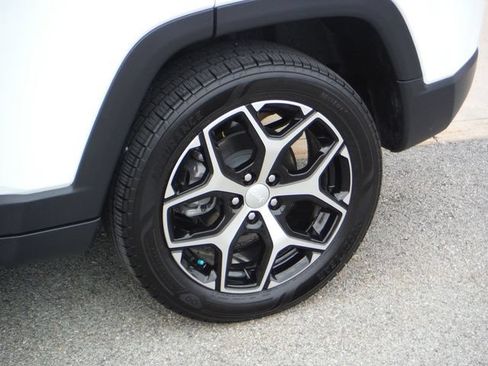 Used 2024 Jeep Compass Limited AWD/4WD image 3