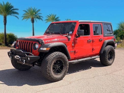 Used 2023 Jeep Wrangler Unlimited Rubicon w/ Cold Weather Group AWD/4WD image 41