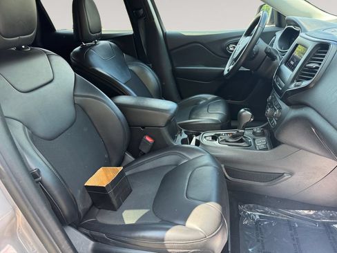 Used 2019 Jeep Cherokee Latitude Plus AWD/4WD image 15