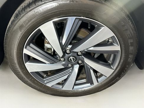 Used 2024 Nissan Murano SL image 11