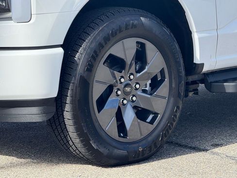 Used 2025 Ford F150 Lightning Flash image 18