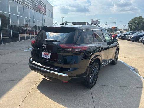 Used 2025 Nissan Rogue Platinum FWD image 7