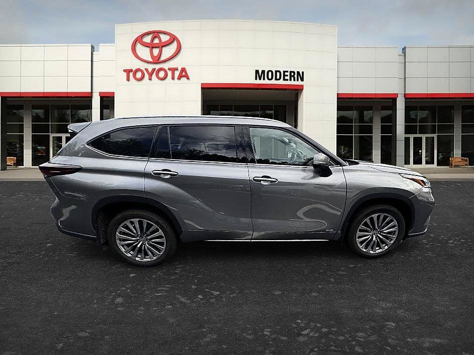 Used 2025 Toyota Highlander Limited AWD/4WD image 18