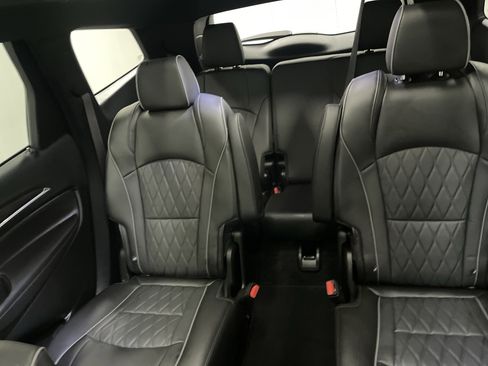 Used 2024 Buick Enclave Avenir image 11