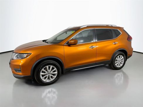 Used 2018 Nissan Rogue SV image 8