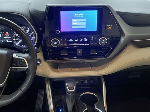 Used 2023 Toyota Highlander XLE image 31