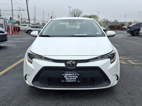 Used 2020 Toyota Corolla LE image 2