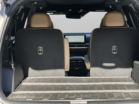 Certified 2025 Kia Sorento SX Prestige w/ Olive Brown Leather Package image 8
