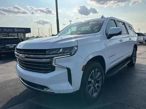 Used 2022 Chevrolet Suburban LT w/ Luxury Package RWD image 1