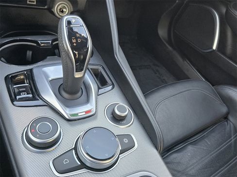 Used 2023 Alfa Romeo Giulia Veloce image 21