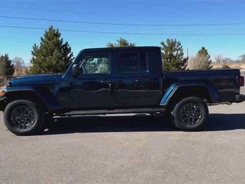 New 2025 Jeep Gladiator Sport image 5