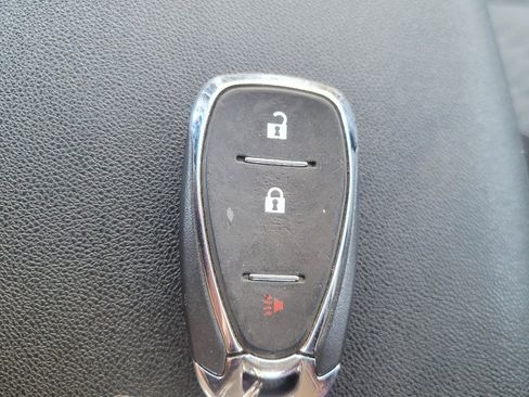 Used 2021 Chevrolet Equinox LS FWD image 32