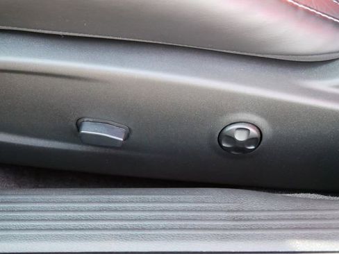 Used 2015 Dodge Challenger SRT Hellcat image 19