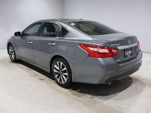 Used 2017 Nissan Altima 2.5 SL w/ 2.5 Technology Package image 4
