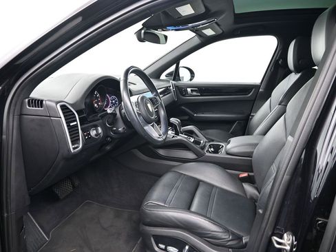 Used 2020 Porsche Cayenne image 4