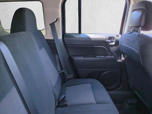 Used 2014 Jeep Patriot Latitude FWD image 17