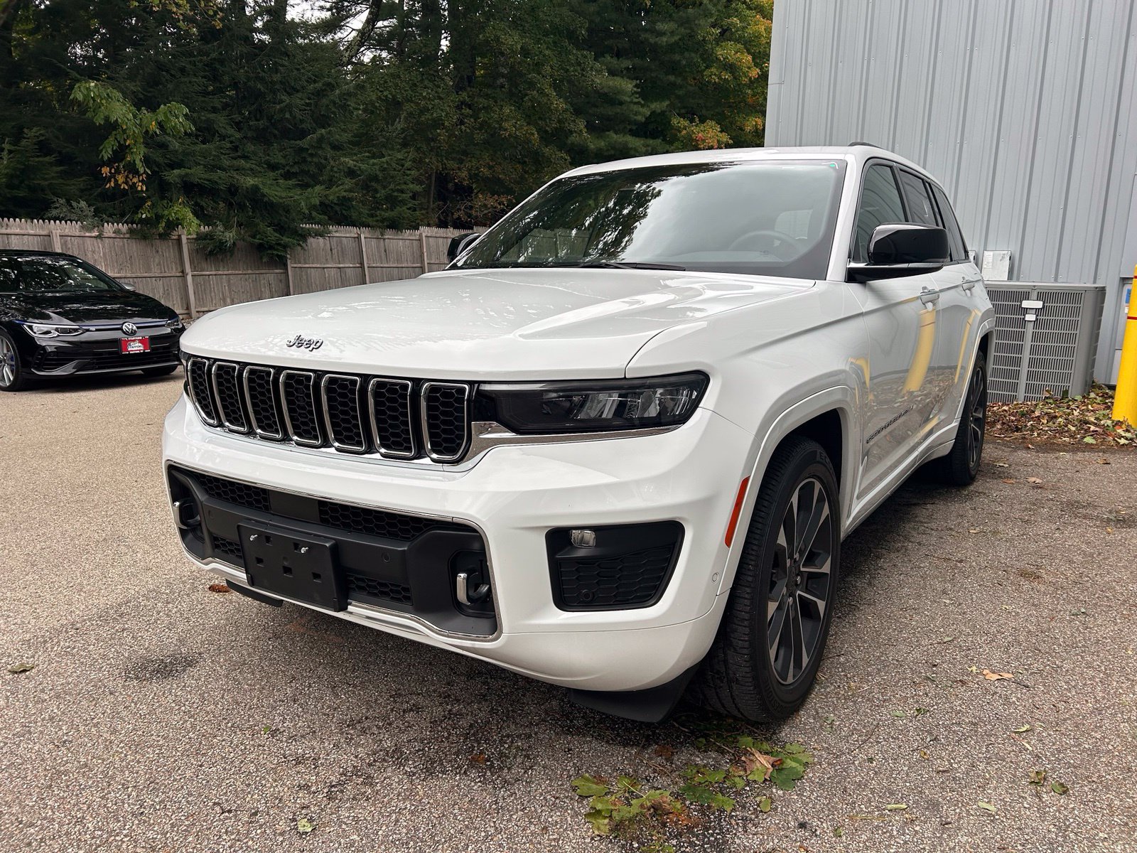 Used 2023 Jeep Grand Cherokee Overland AWD/4WD image 10