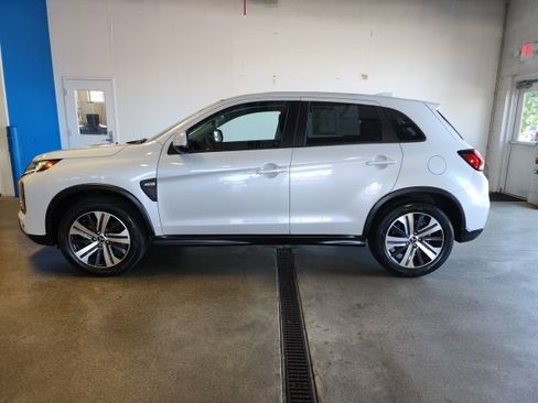 Used 2022 Mitsubishi Outlander Sport ES image 1