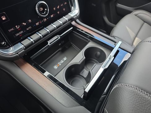 New 2026 GMC Yukon Denali w/ Sun & Power Step Package image 24