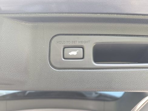 Used 2025 Honda Pilot Black Edition image 42