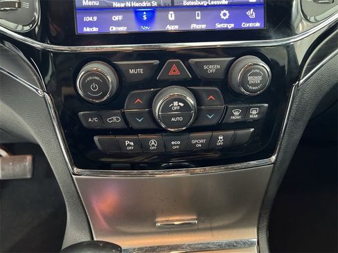 Used 2020 Jeep Grand Cherokee Limited w/ Luxury Group II image 18