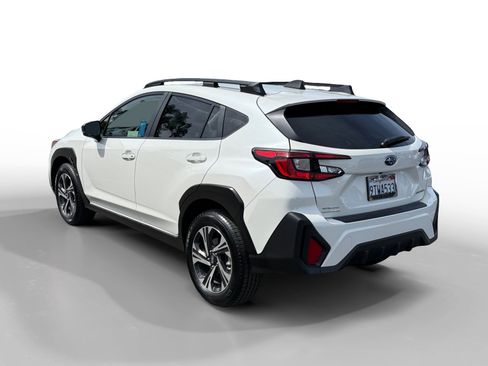 Used 2025 Subaru Crosstrek 2.0i Premium image 3