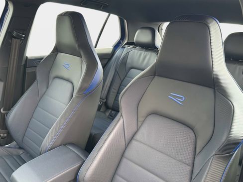 Used 2025 Volkswagen Golf 2.0T image 41