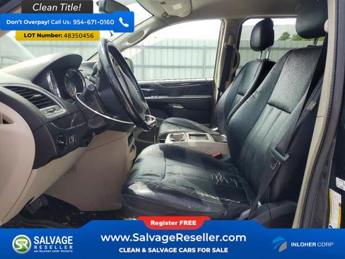 Used 2014 Chrysler Town & Country Touring FWD image 9