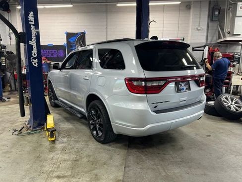Used 2023 Dodge Durango SXT w/ SXT Blacktop Group AWD/4WD image 2