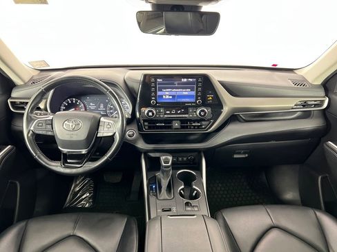 Used 2021 Toyota Highlander XLE image 14