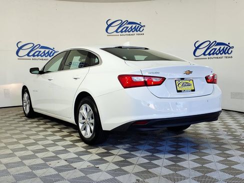 Used 2025 Chevrolet Malibu LT FWD image 2