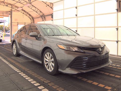 Used 2020 Toyota Camry LE image 4