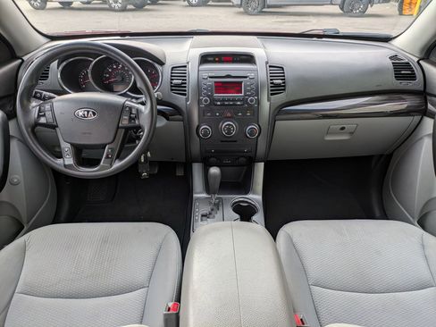 Used 2011 Kia Sorento LX w/ Convenience Pkg image 17