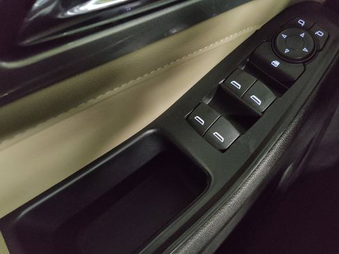 Used 2022 Chevrolet Traverse LS FWD image 27