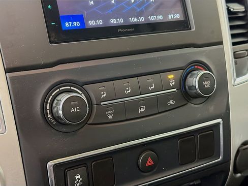 Used 2017 Nissan Titan SV image 18