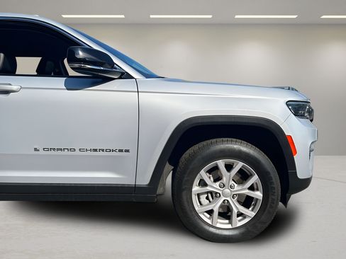 Used 2022 Jeep Grand Cherokee Limited AWD/4WD image 27
