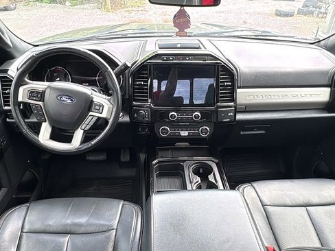 Used 2022 Ford F250 Lariat w/ Black Appearance Package image 14