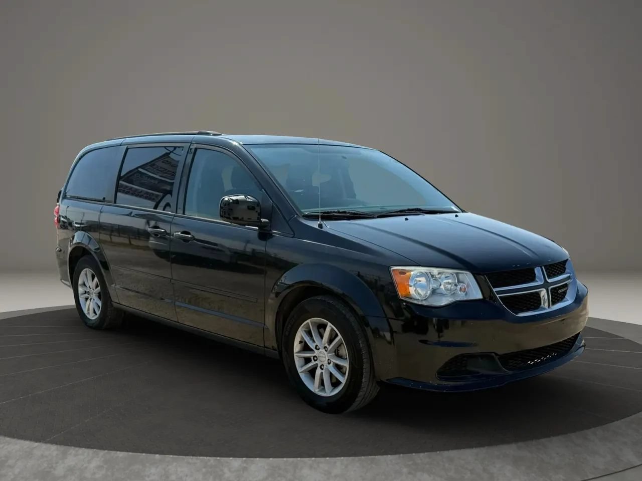 Used 2015 Dodge Grand Caravan SXT FWD image 4