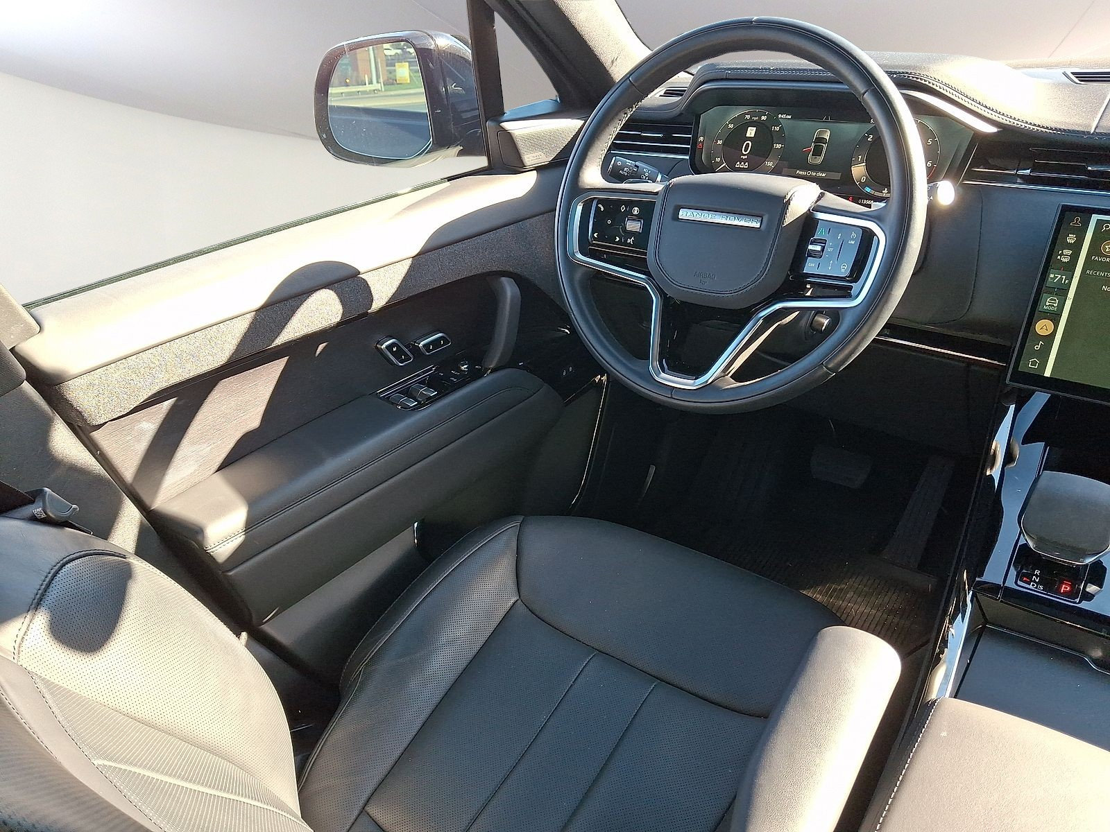 Used 2024 Land Rover Range Rover Sport SE AWD/4WD image 8