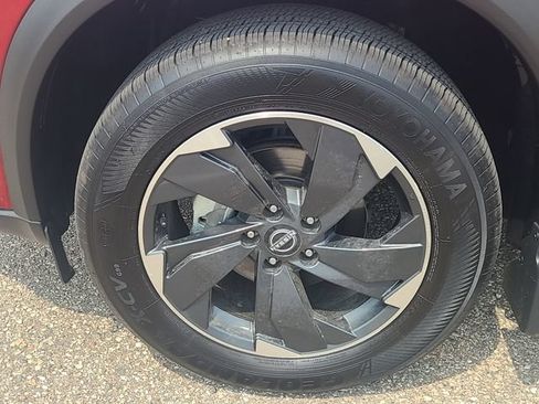 Used 2025 Nissan Rogue SV AWD/4WD image 10